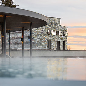 Wasserwelt im Alm-Wellnesshotel Pierer auf der Teichalm